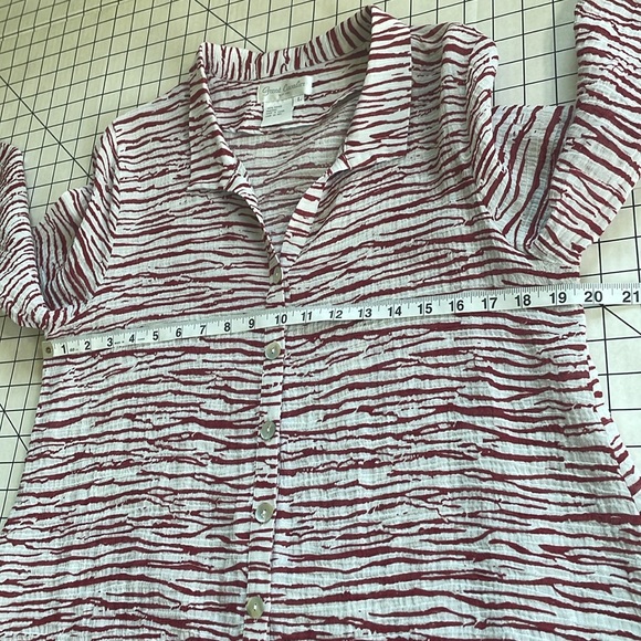 Great Cavalier by St Paul white/burgundy zebra print, long sleeve, button front, - Picture 5 of 8